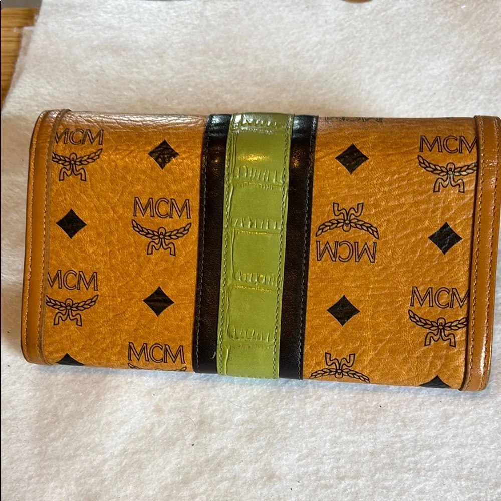 MCM limited edition Brown and Green Logo Wallet - Picture 4 of 16